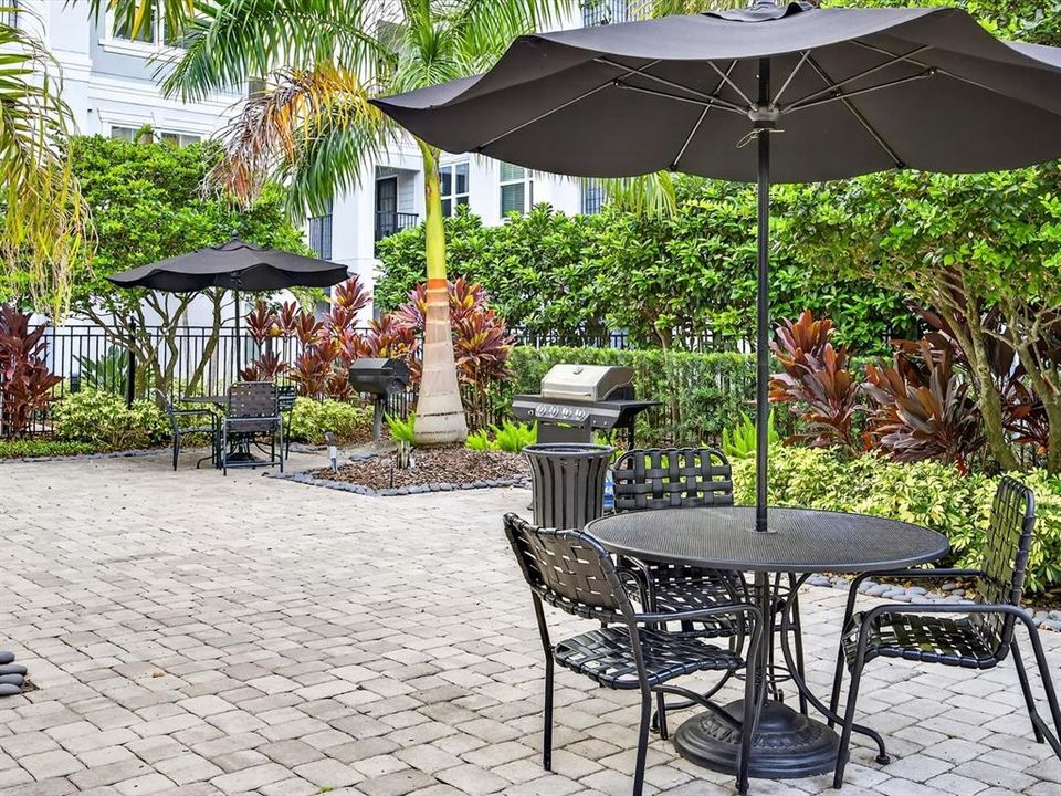 For Sale: $175,000 (1 beds, 1 baths, 667 Square Feet)