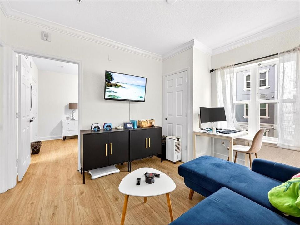 For Sale: $175,000 (1 beds, 1 baths, 667 Square Feet)