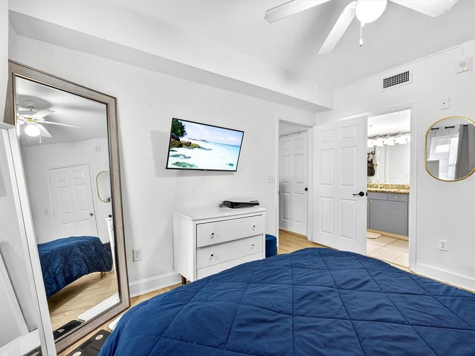 For Sale: $175,000 (1 beds, 1 baths, 667 Square Feet)