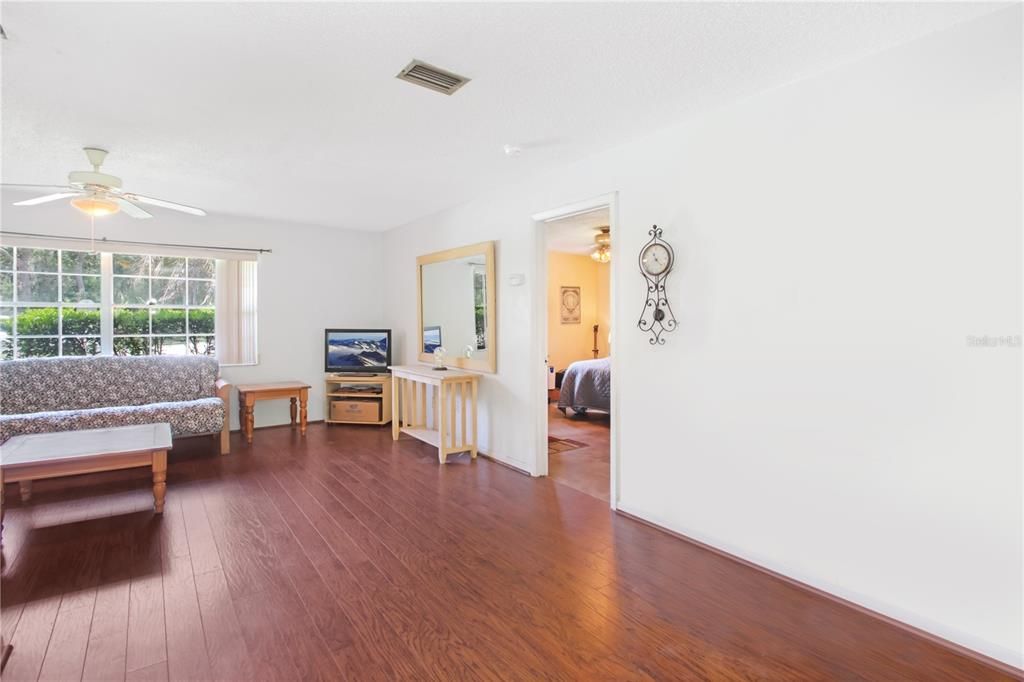 На продажу: $280,000 (2 спален, 2 ванн, 1205 Квадратных фут)