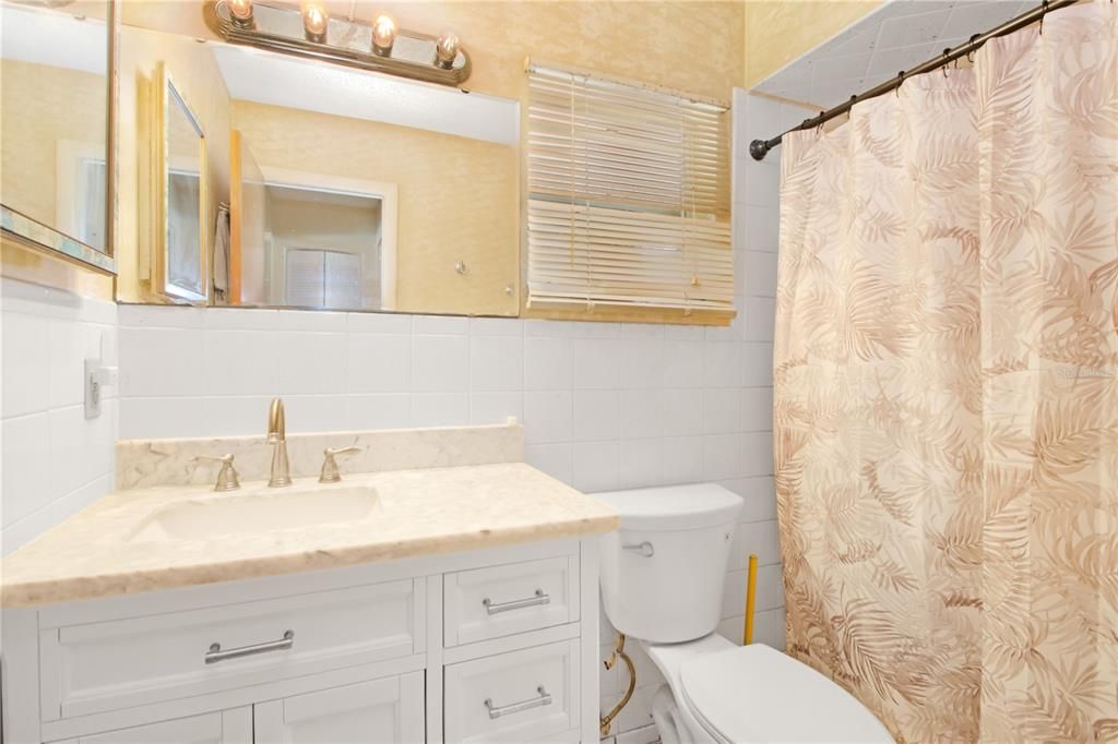 На продажу: $280,000 (2 спален, 2 ванн, 1205 Квадратных фут)