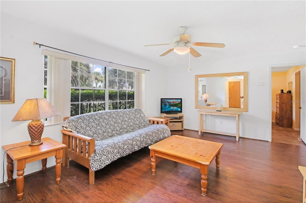 На продажу: $280,000 (2 спален, 2 ванн, 1205 Квадратных фут)