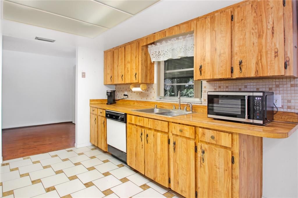 На продажу: $280,000 (2 спален, 2 ванн, 1205 Квадратных фут)