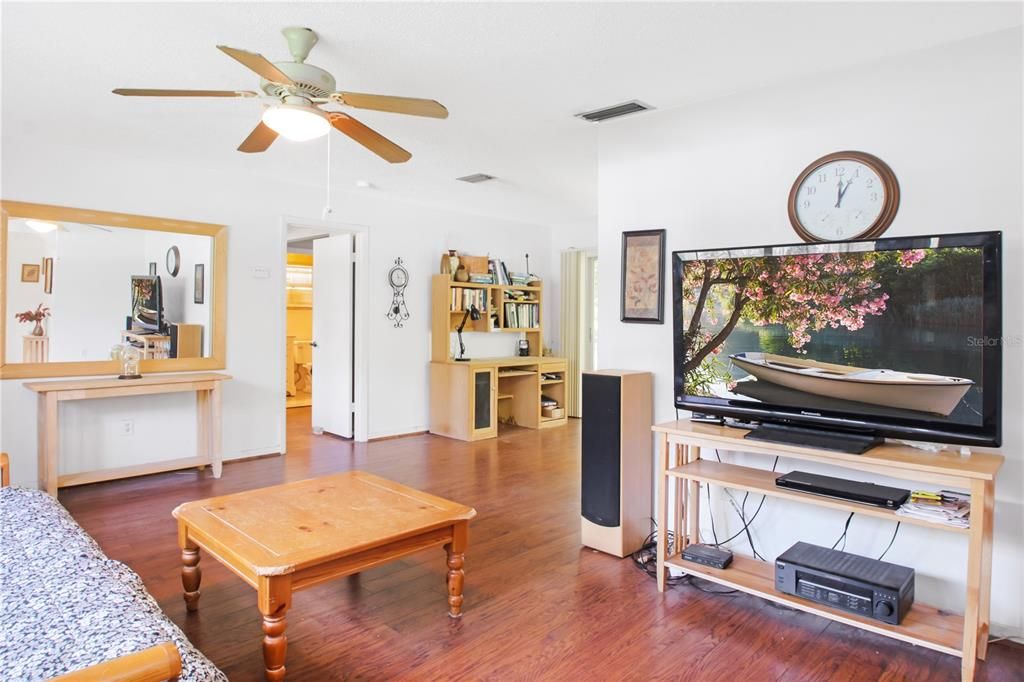 На продажу: $280,000 (2 спален, 2 ванн, 1205 Квадратных фут)