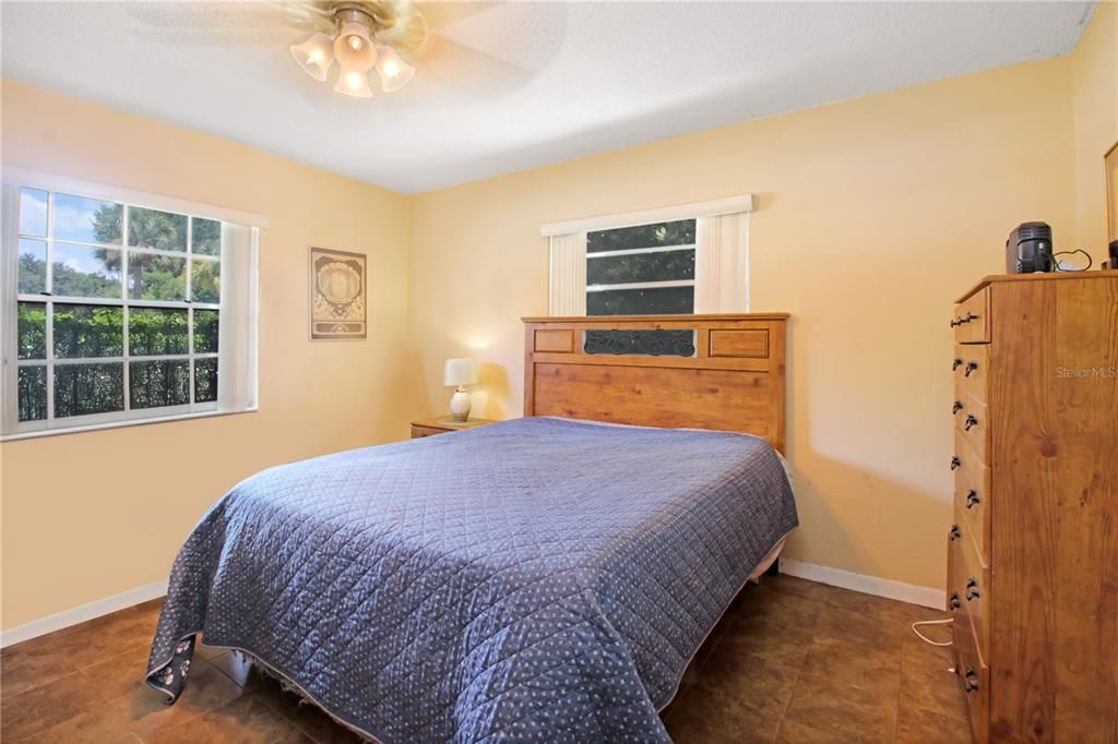 На продажу: $280,000 (2 спален, 2 ванн, 1205 Квадратных фут)