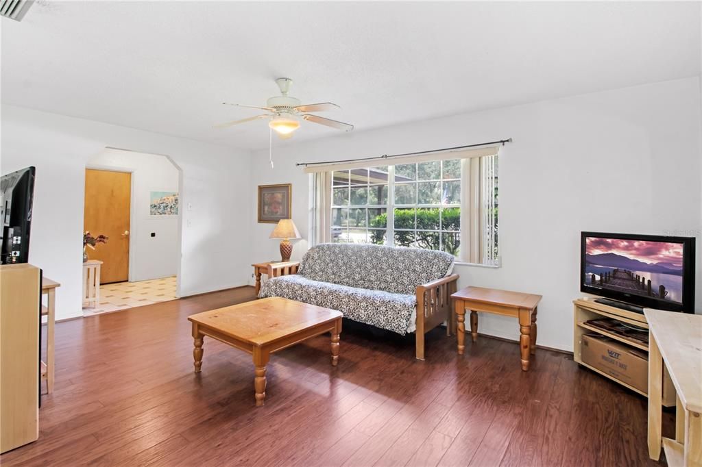 На продажу: $280,000 (2 спален, 2 ванн, 1205 Квадратных фут)