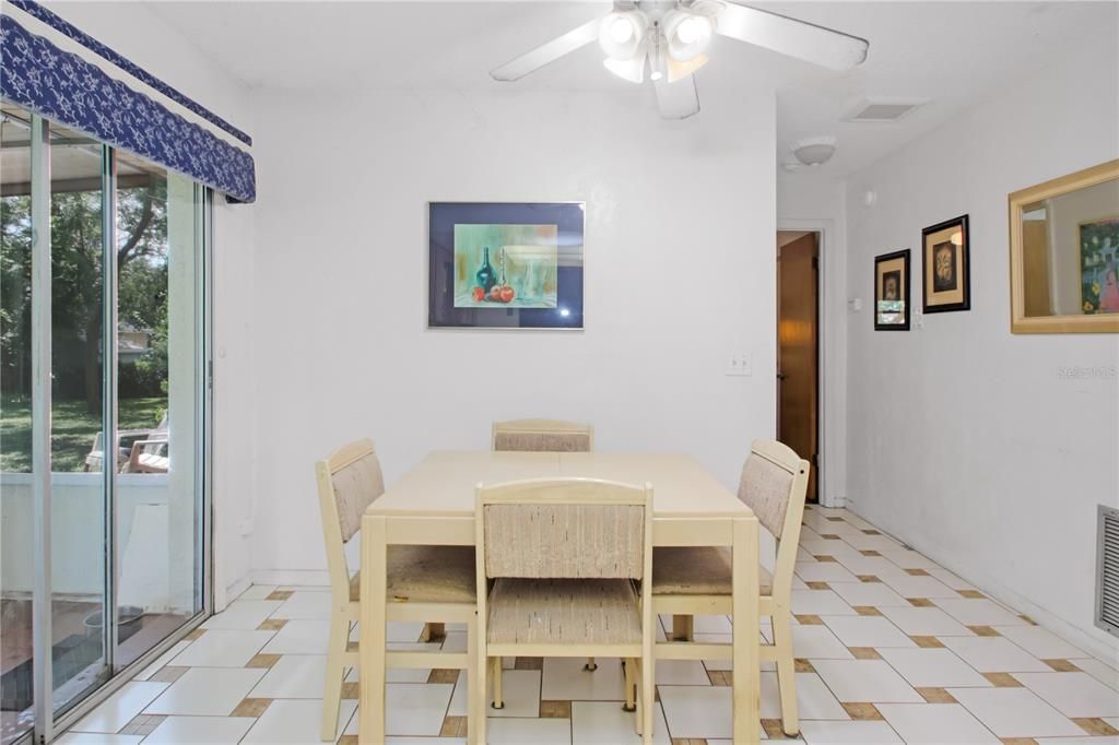 На продажу: $280,000 (2 спален, 2 ванн, 1205 Квадратных фут)