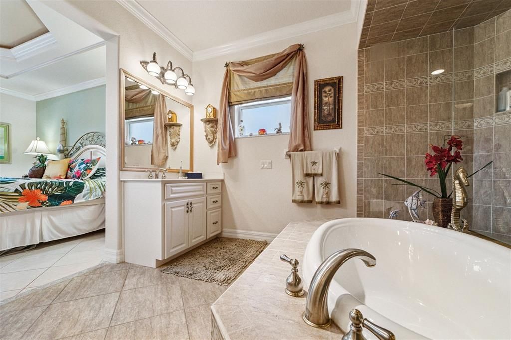 Activo con contrato: $474,900 (3 camas, 2 baños, 2307 Pies cuadrados)