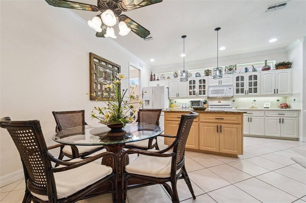 Activo con contrato: $474,900 (3 camas, 2 baños, 2307 Pies cuadrados)