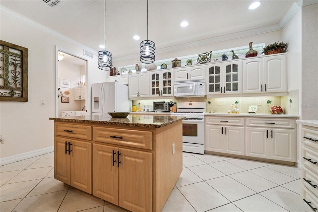 Activo con contrato: $474,900 (3 camas, 2 baños, 2307 Pies cuadrados)