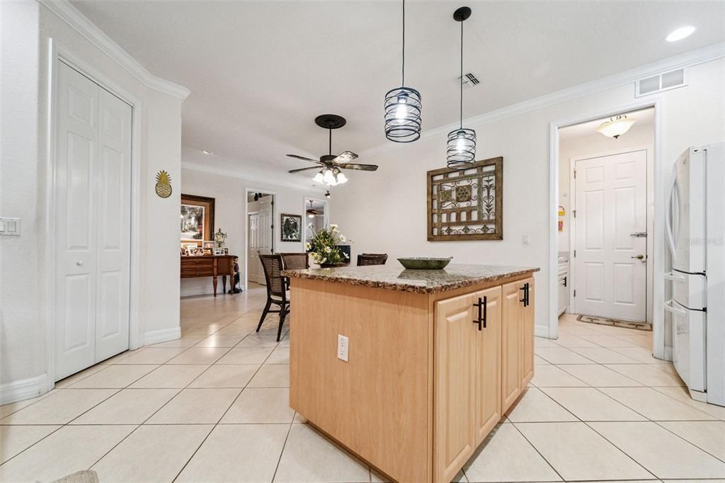 Activo con contrato: $474,900 (3 camas, 2 baños, 2307 Pies cuadrados)