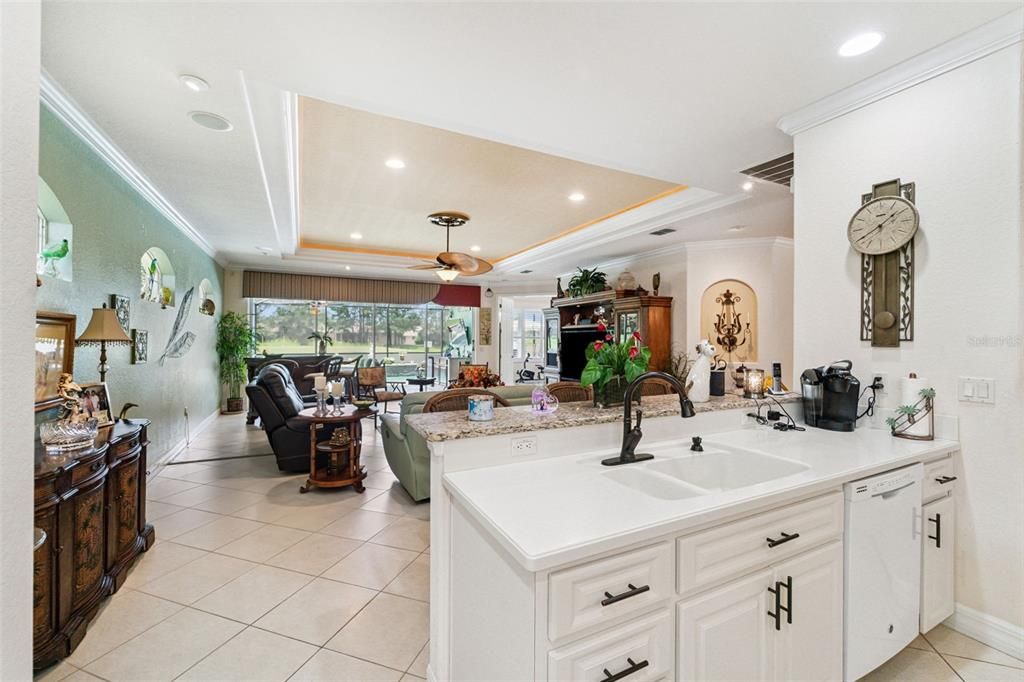 Activo con contrato: $474,900 (3 camas, 2 baños, 2307 Pies cuadrados)