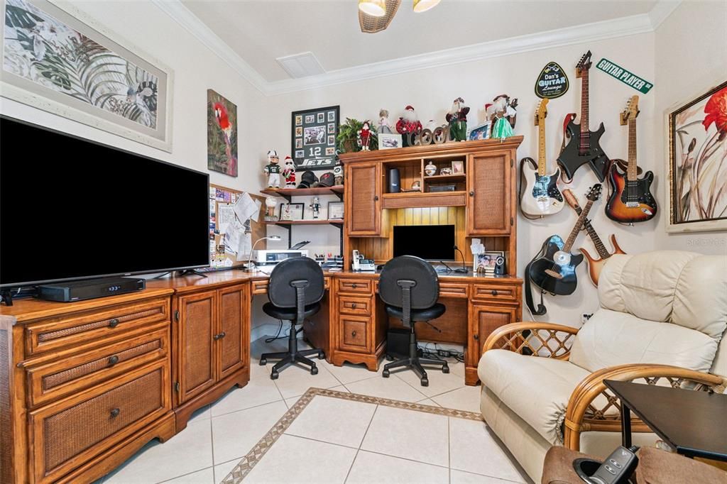 Activo con contrato: $474,900 (3 camas, 2 baños, 2307 Pies cuadrados)