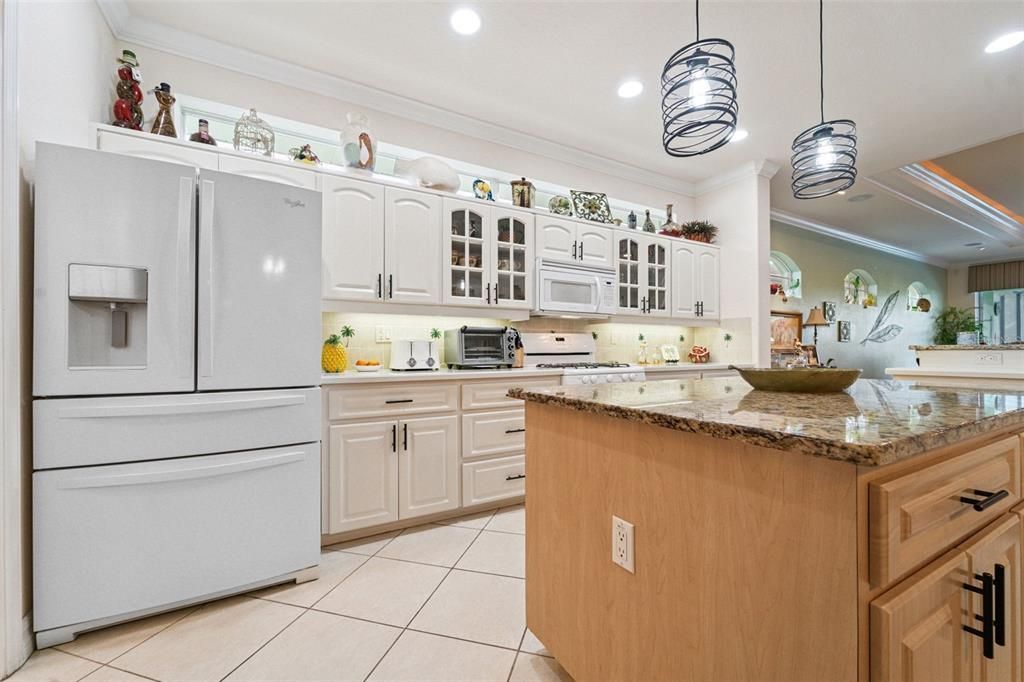 Activo con contrato: $474,900 (3 camas, 2 baños, 2307 Pies cuadrados)