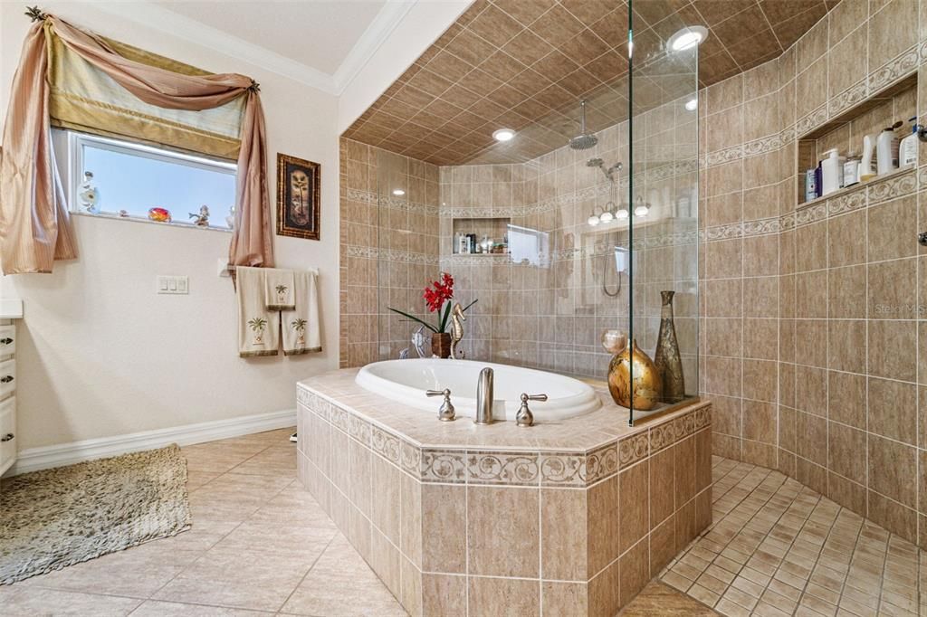 Activo con contrato: $474,900 (3 camas, 2 baños, 2307 Pies cuadrados)