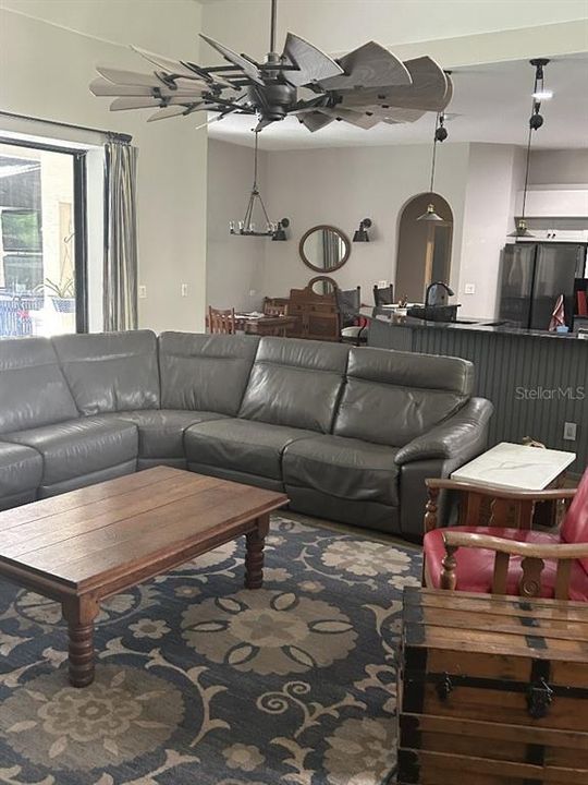 For Sale: $830,000 (4 beds, 2 baths, 2954 Square Feet)