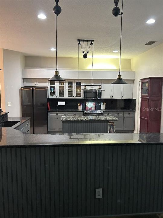 For Sale: $830,000 (4 beds, 2 baths, 2954 Square Feet)