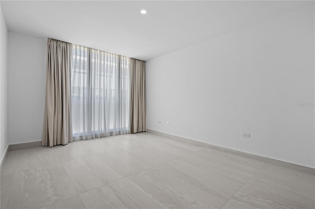 For Sale: $2,495,000 (3 beds, 3 baths, 2740 Square Feet)