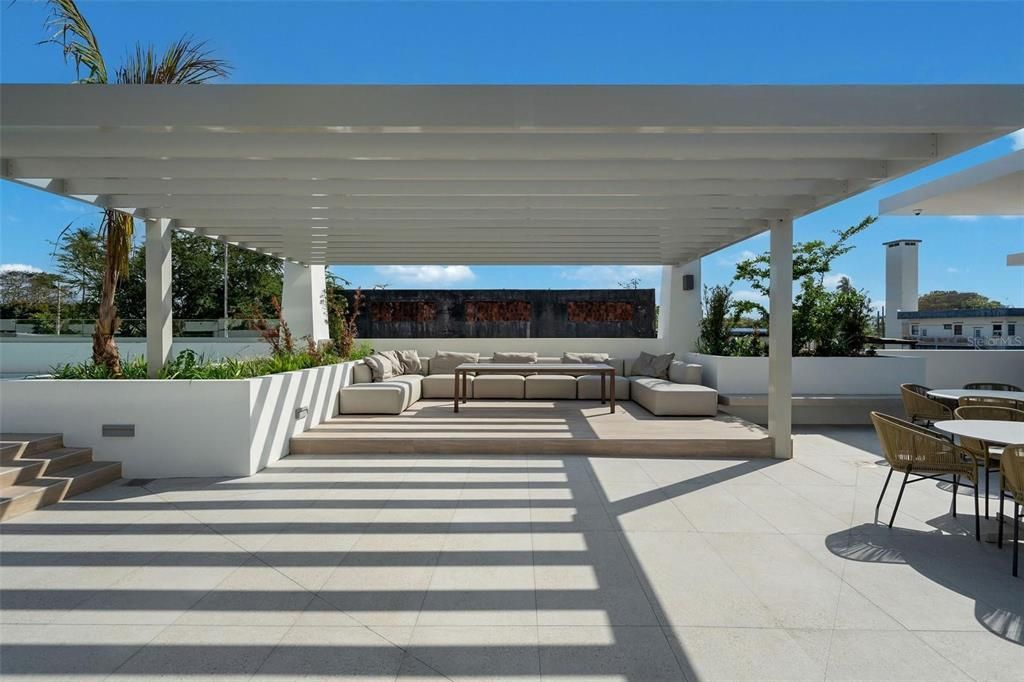 For Sale: $2,495,000 (3 beds, 3 baths, 2740 Square Feet)