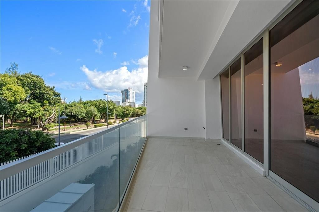 For Sale: $2,495,000 (3 beds, 3 baths, 2740 Square Feet)