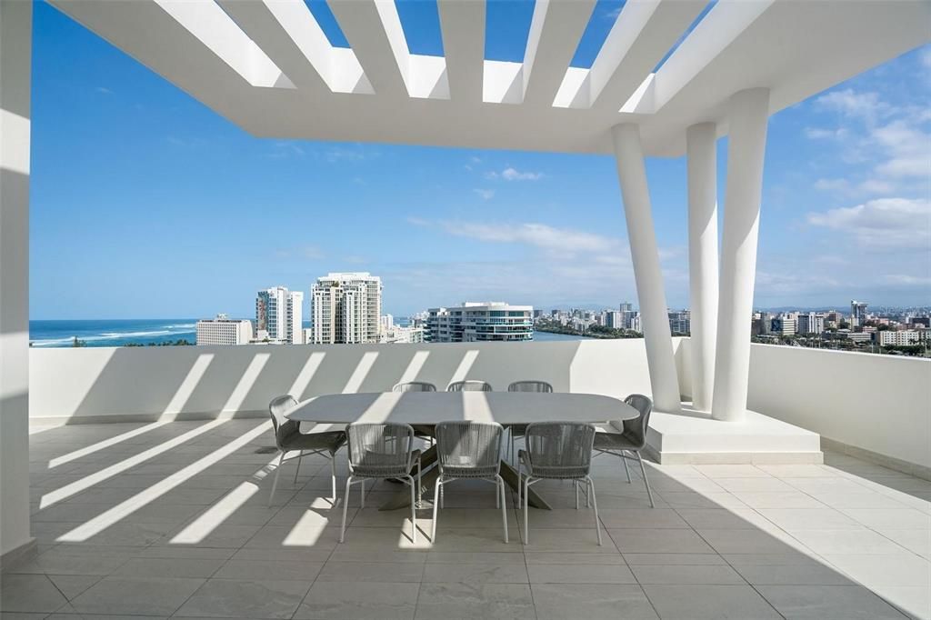 For Sale: $2,495,000 (3 beds, 3 baths, 2740 Square Feet)