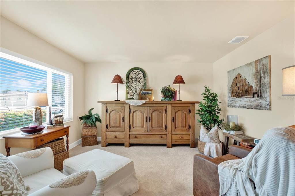 For Sale: $450,000 (2 beds, 1 baths, 942 Square Feet)