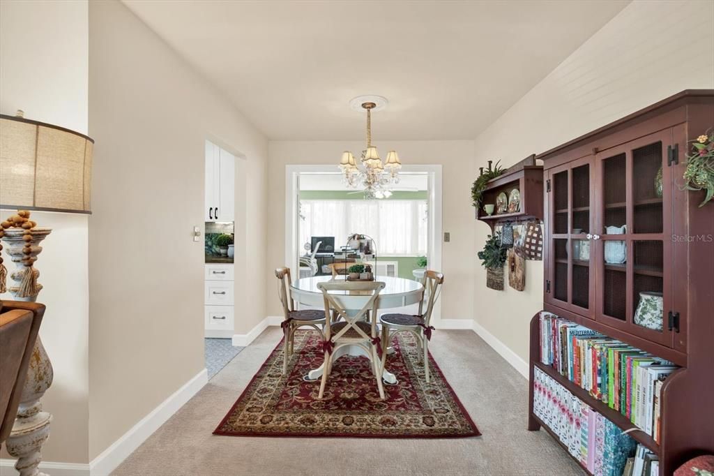 For Sale: $450,000 (2 beds, 1 baths, 942 Square Feet)