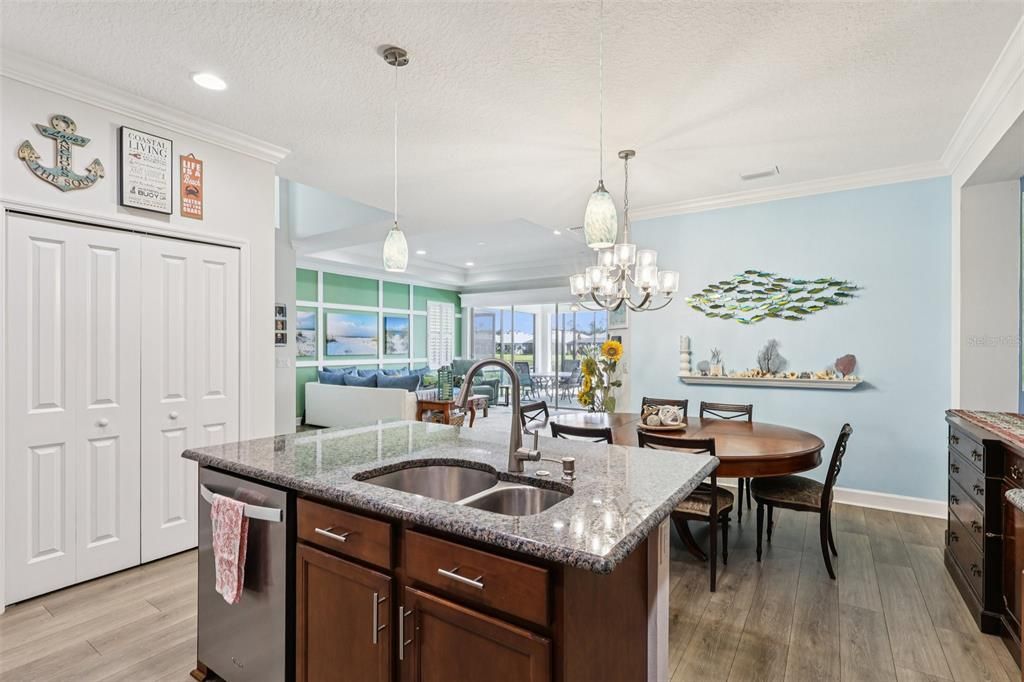 На продажу: $549,900 (2 спален, 2 ванн, 1563 Квадратных фут)