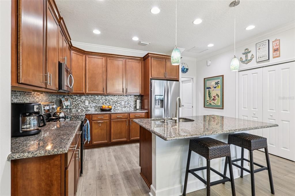 На продажу: $549,900 (2 спален, 2 ванн, 1563 Квадратных фут)