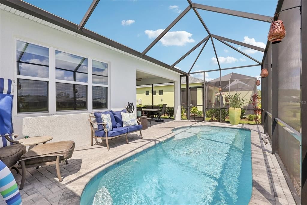 На продажу: $549,900 (2 спален, 2 ванн, 1563 Квадратных фут)