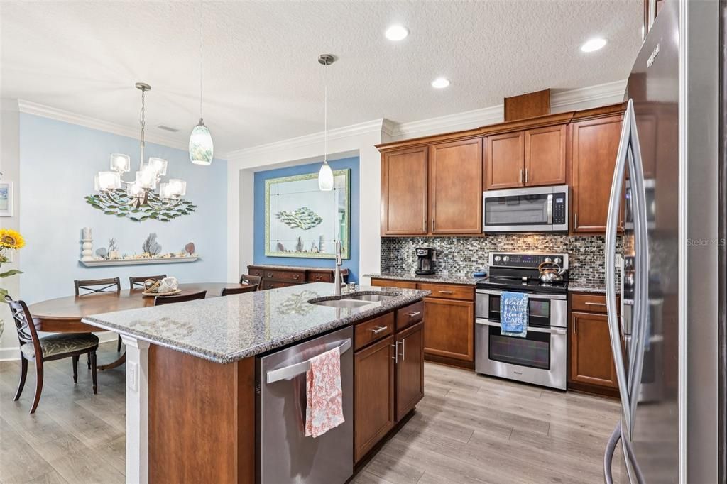 На продажу: $549,900 (2 спален, 2 ванн, 1563 Квадратных фут)