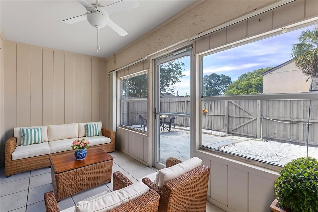 合同活跃: $195,000 (2 贝兹, 2 浴室, 1097 平方英尺)