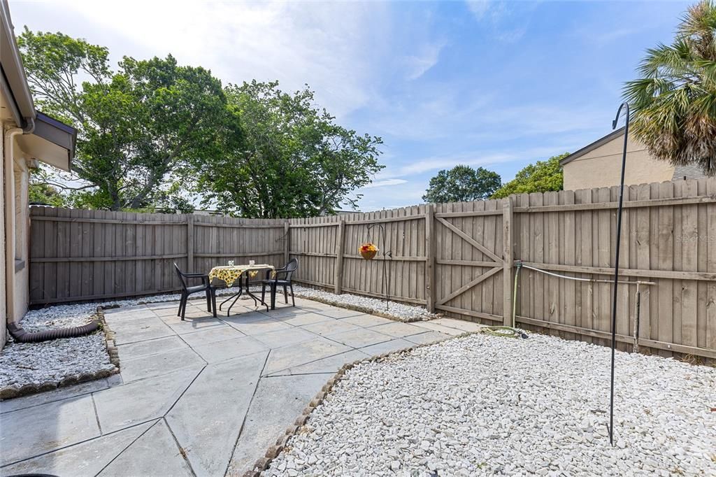 合同活跃: $195,000 (2 贝兹, 2 浴室, 1097 平方英尺)