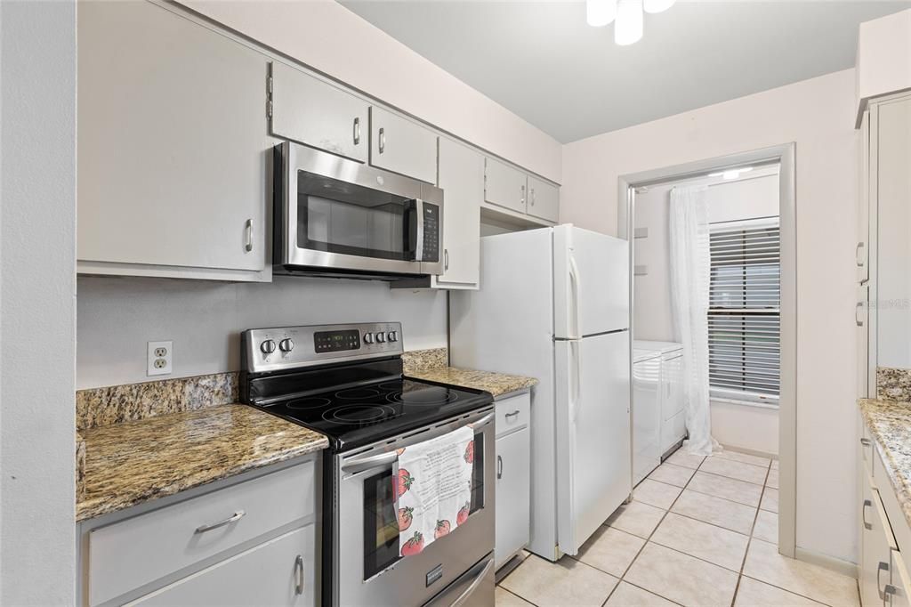 合同活跃: $195,000 (2 贝兹, 2 浴室, 1097 平方英尺)