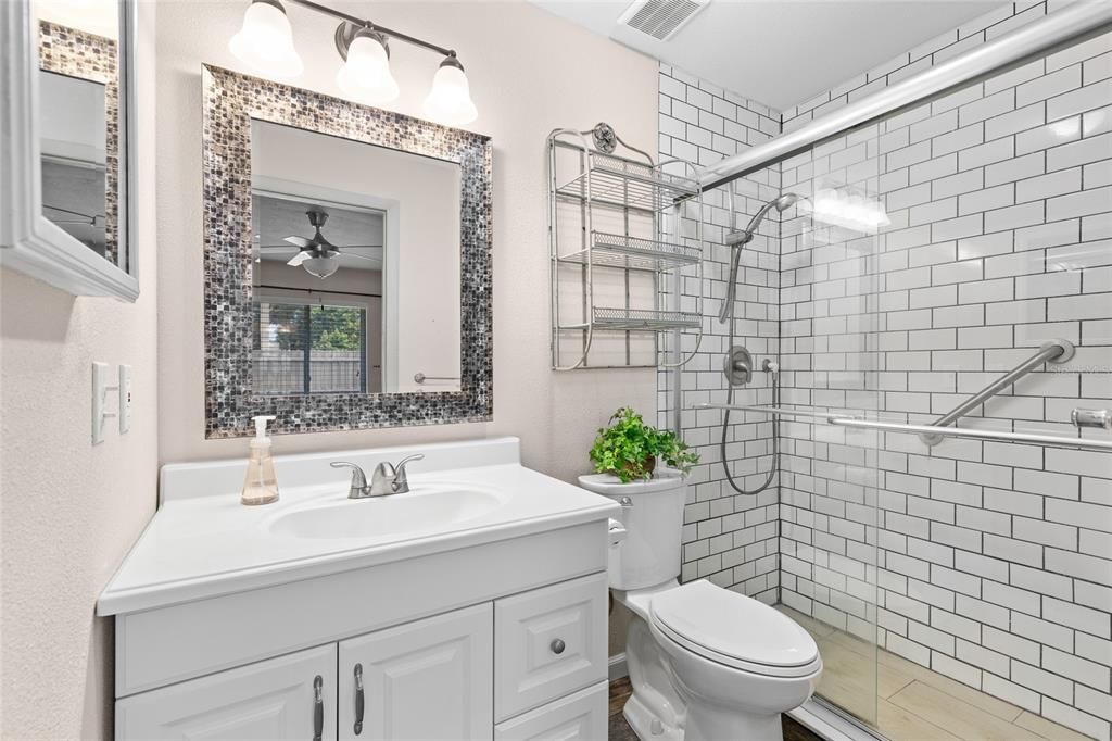 合同活跃: $195,000 (2 贝兹, 2 浴室, 1097 平方英尺)