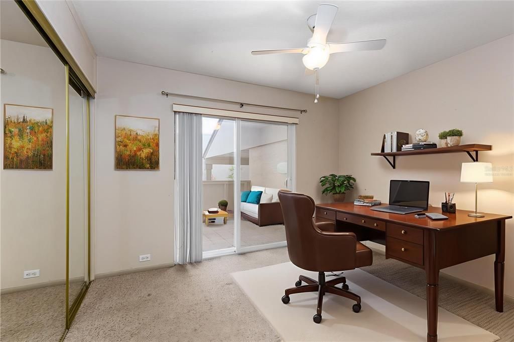 合同活跃: $195,000 (2 贝兹, 2 浴室, 1097 平方英尺)