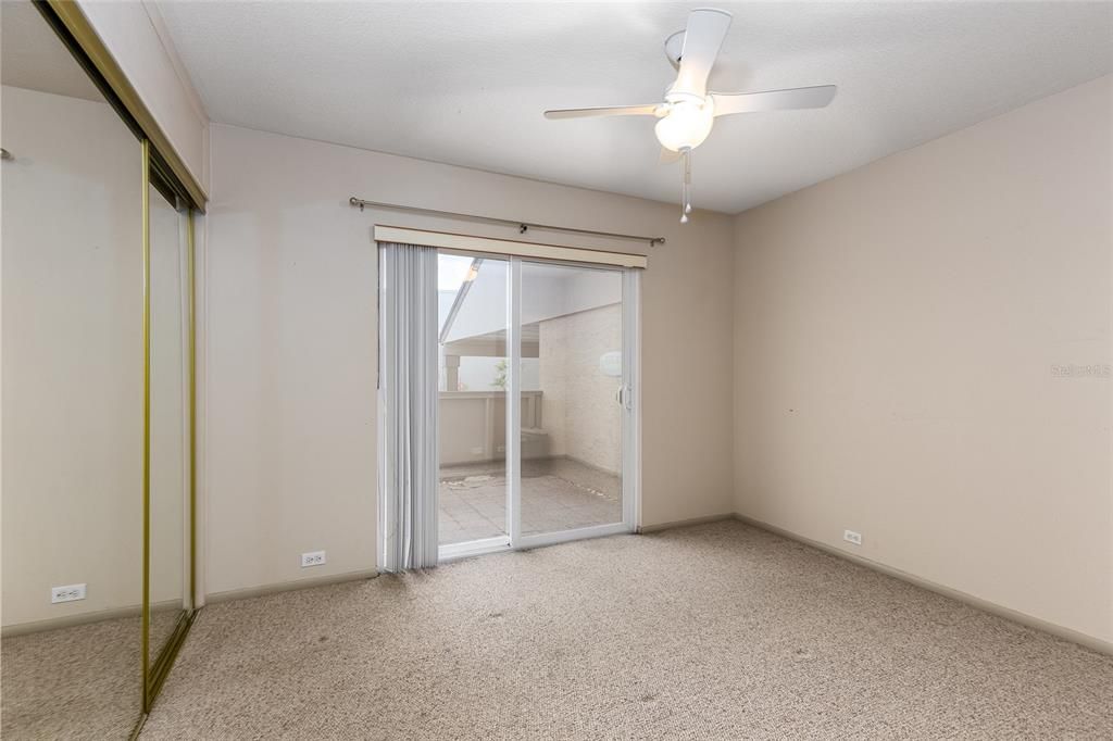 合同活跃: $195,000 (2 贝兹, 2 浴室, 1097 平方英尺)