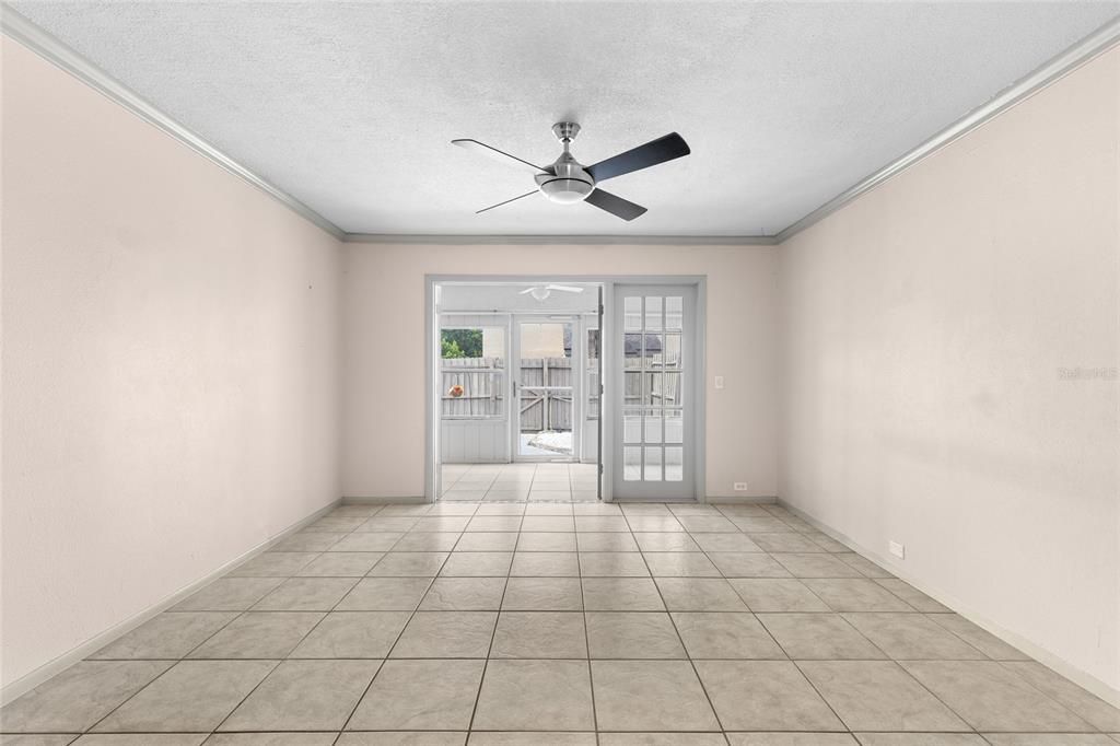 合同活跃: $195,000 (2 贝兹, 2 浴室, 1097 平方英尺)