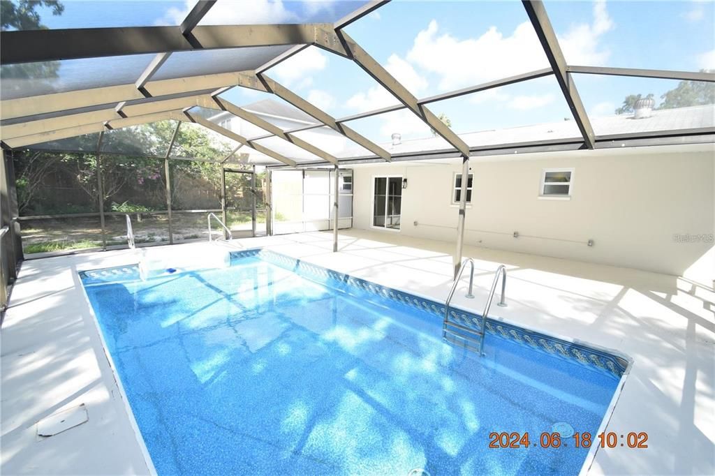 Active With Contract: $281,000 (3 beds, 2 baths, 1488 Square Feet)