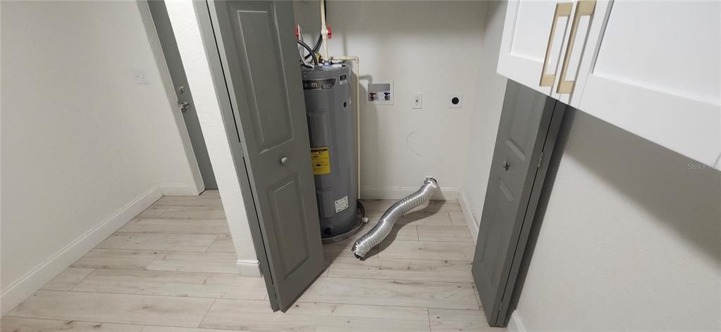 Active With Contract: $281,000 (3 beds, 2 baths, 1488 Square Feet)