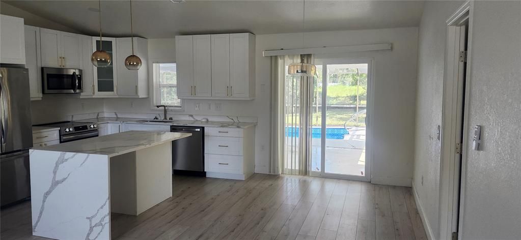 Active With Contract: $281,000 (3 beds, 2 baths, 1488 Square Feet)