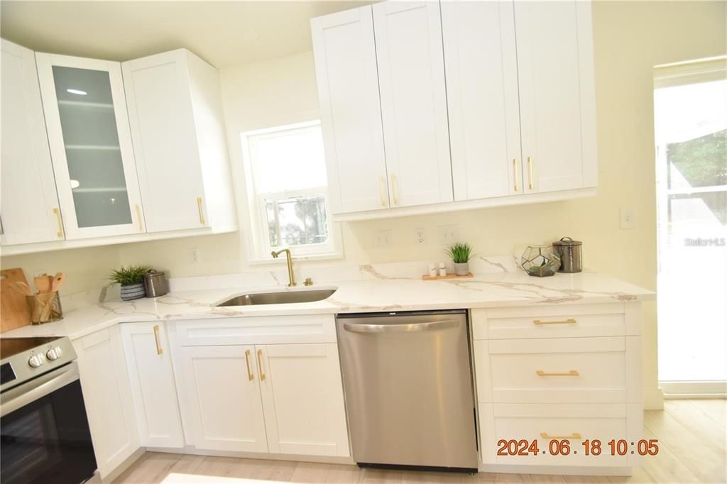 Active With Contract: $281,000 (3 beds, 2 baths, 1488 Square Feet)