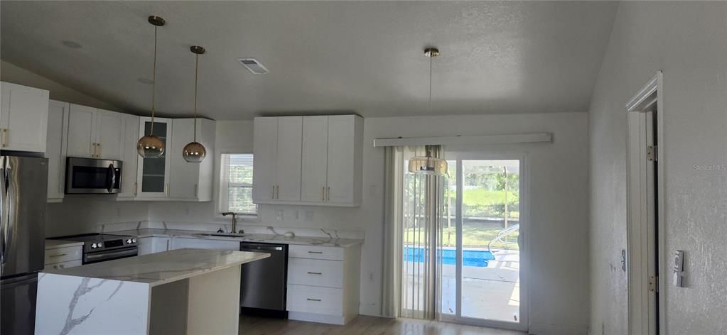 Active With Contract: $281,000 (3 beds, 2 baths, 1488 Square Feet)