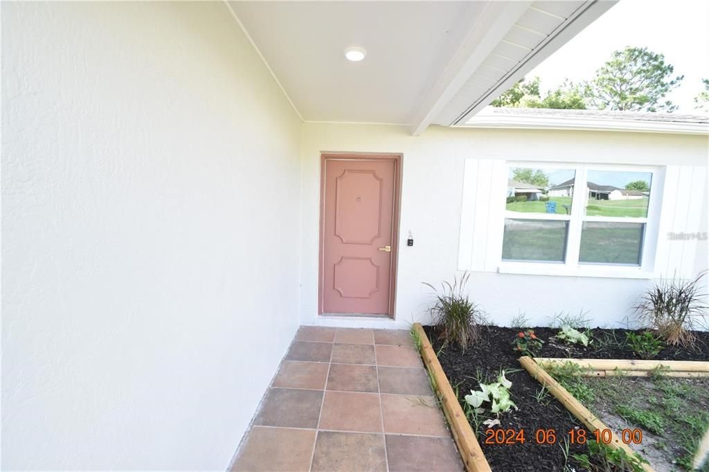 Active With Contract: $281,000 (3 beds, 2 baths, 1488 Square Feet)