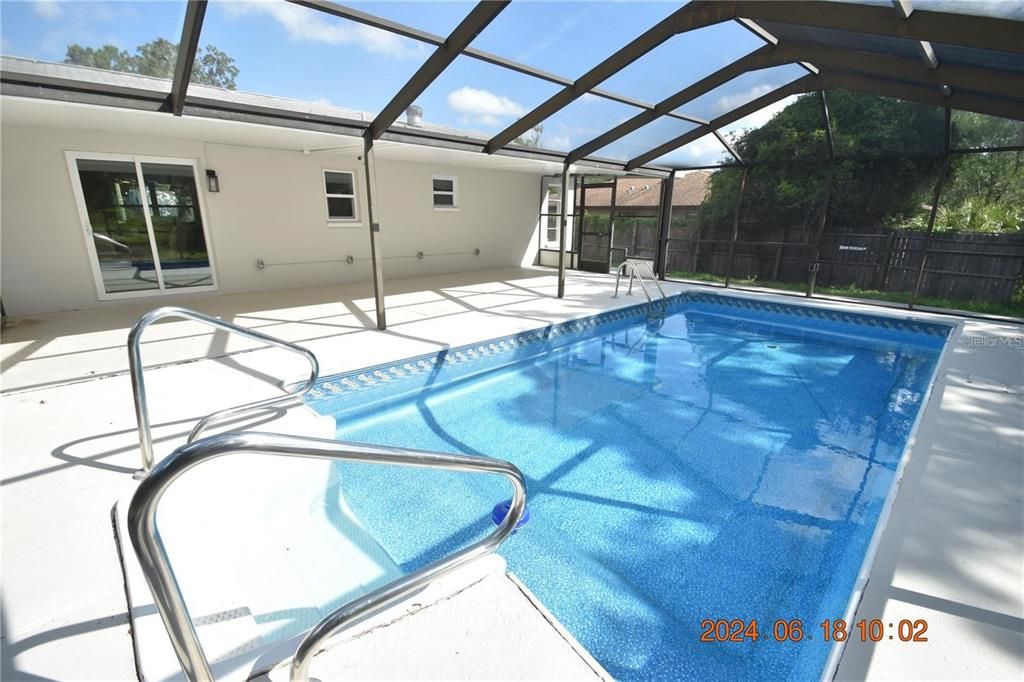 Active With Contract: $281,000 (3 beds, 2 baths, 1488 Square Feet)