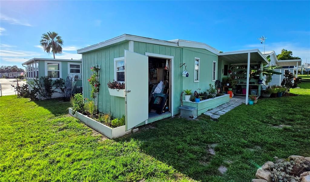 For Sale: $114,999 (2 beds, 2 baths, 960 Square Feet)