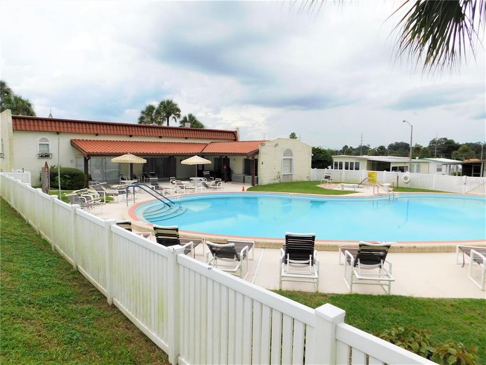 For Sale: $114,999 (2 beds, 2 baths, 960 Square Feet)