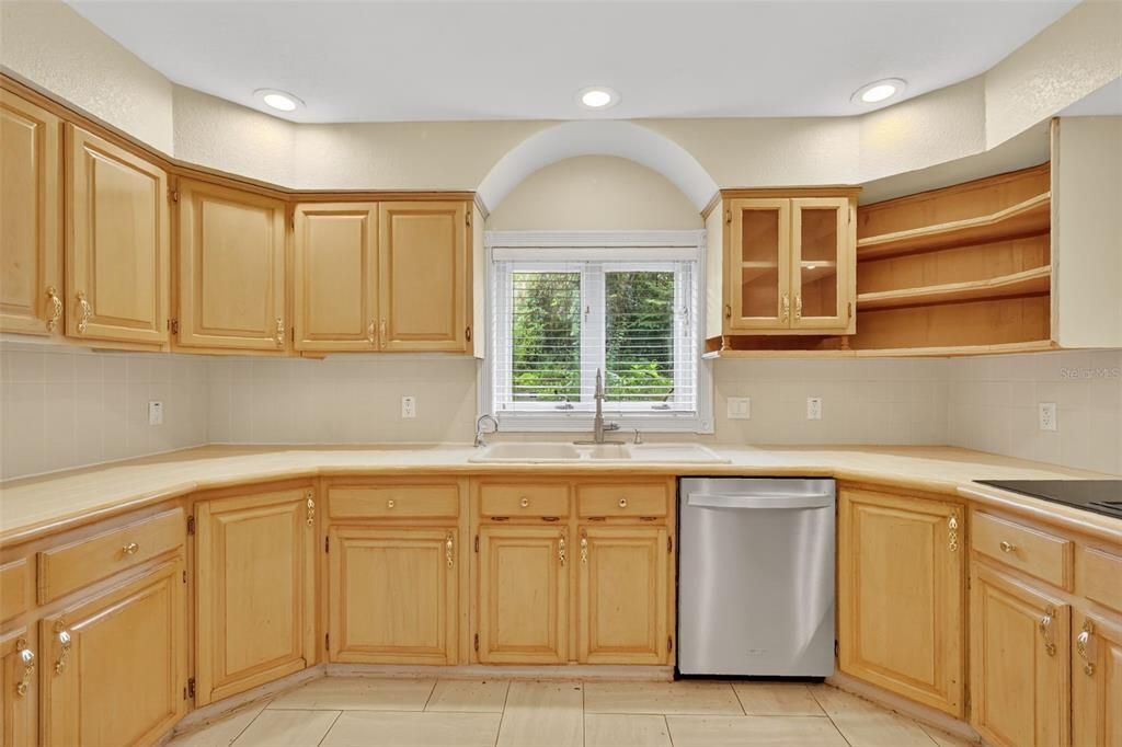 For Sale: $750,000 (4 beds, 3 baths, 2868 Square Feet)