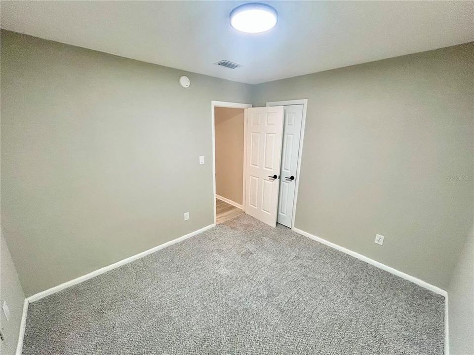 待售: $205,000 (4 贝兹, 2 浴室, 1911 平方英尺)