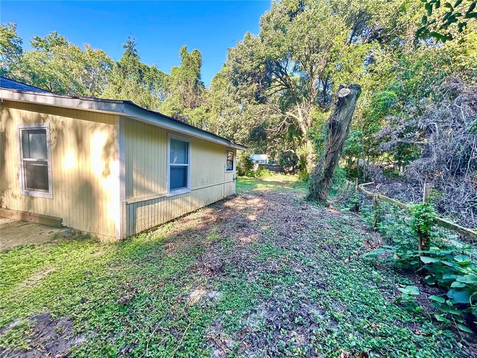 待售: $205,000 (4 贝兹, 2 浴室, 1911 平方英尺)